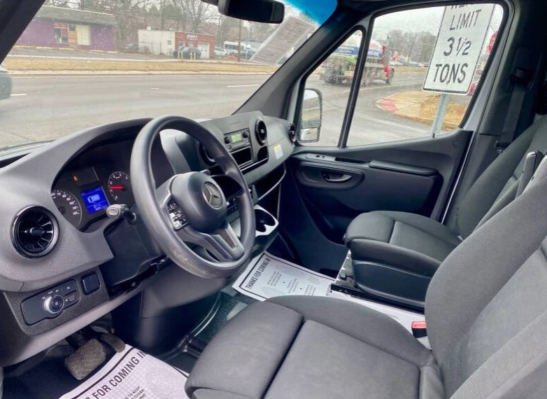 2023 Mercedes-Benz VS30 Sprinter - Image 4 of 12