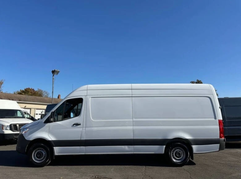 2023 Mercedes-Benz VS30 Sprinter - Image 3 of 12