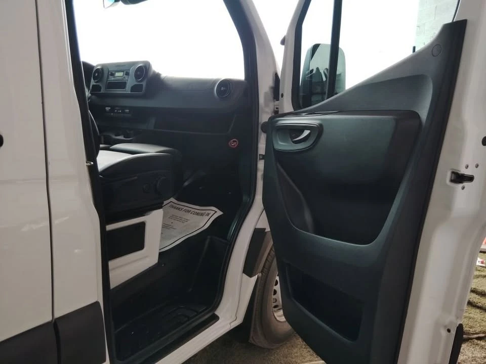 2023 Mercedes-Benz VS30 Sprinter - Image 9 of 13