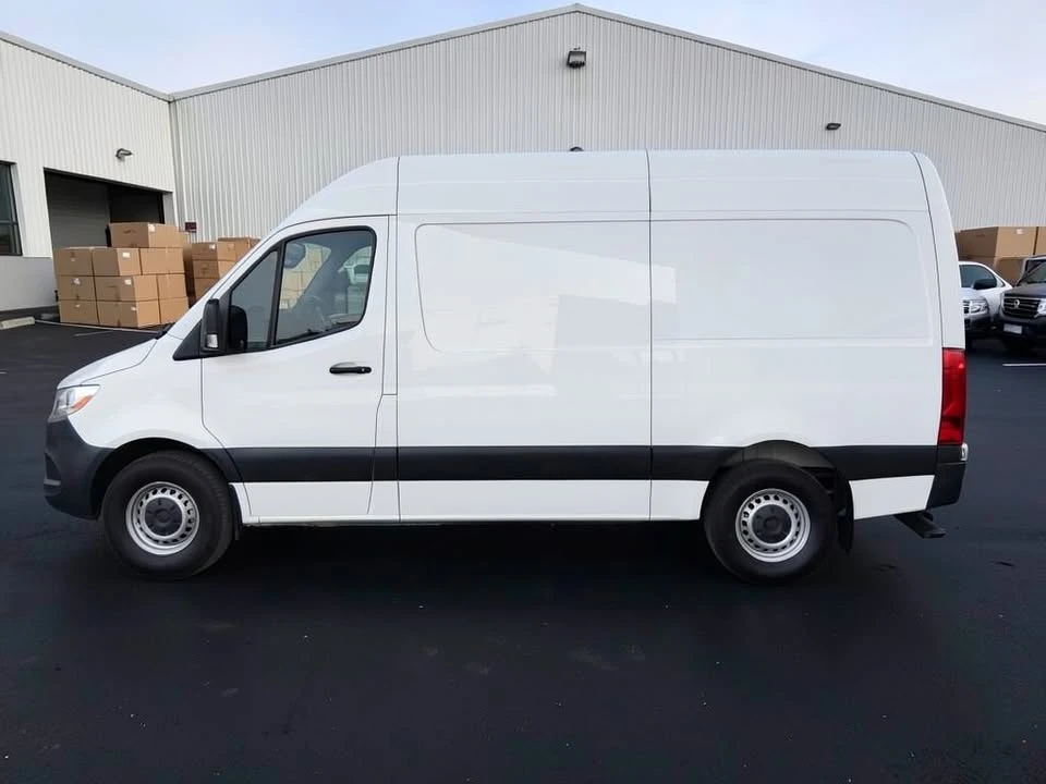 2023 Mercedes-Benz VS30 Sprinter - Image 2 of 9