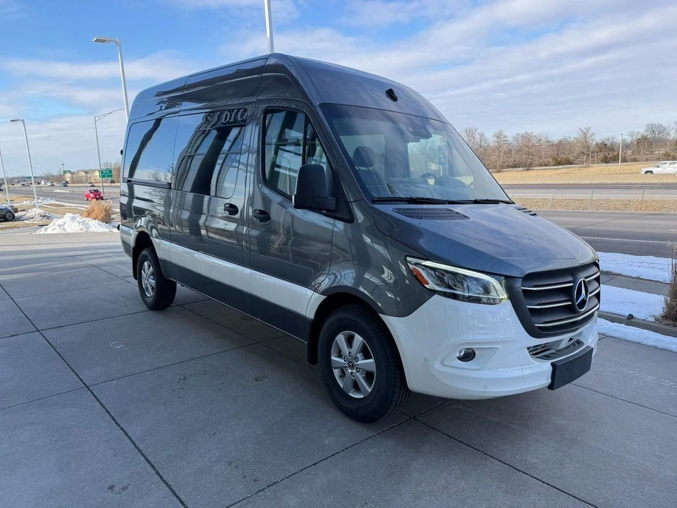 2023 Mercedes-Benz VS30 Sprinter - Image 3 of 21