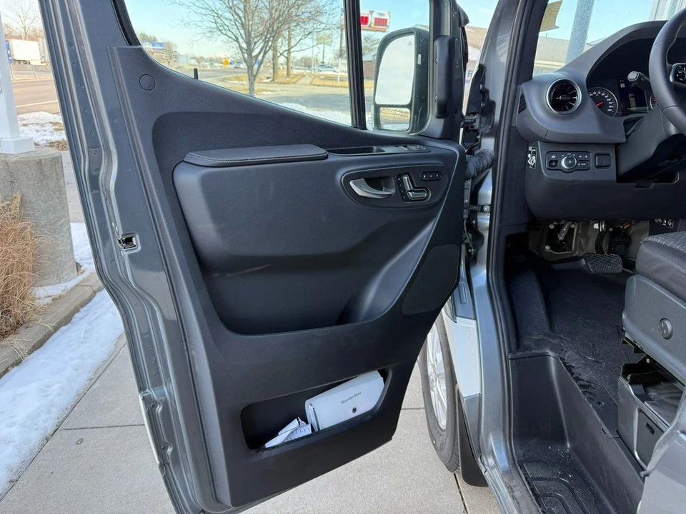 2023 Mercedes-Benz VS30 Sprinter - Image 9 of 21