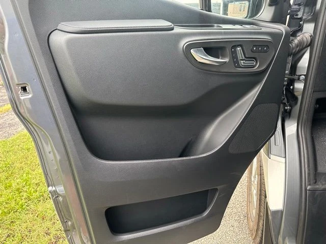 2023 Mercedes-Benz VS30 Sprinter - Image 5 of 15
