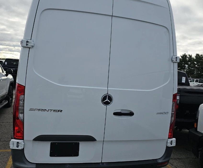 2023 Mercedes-Benz VS30 Sprinter - Image 10 of 15
