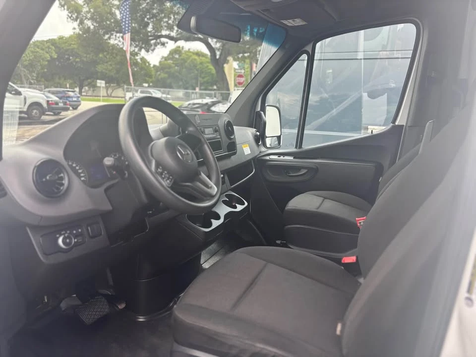 2023 Mercedes-Benz VS30 Sprinter - Image 2 of 9