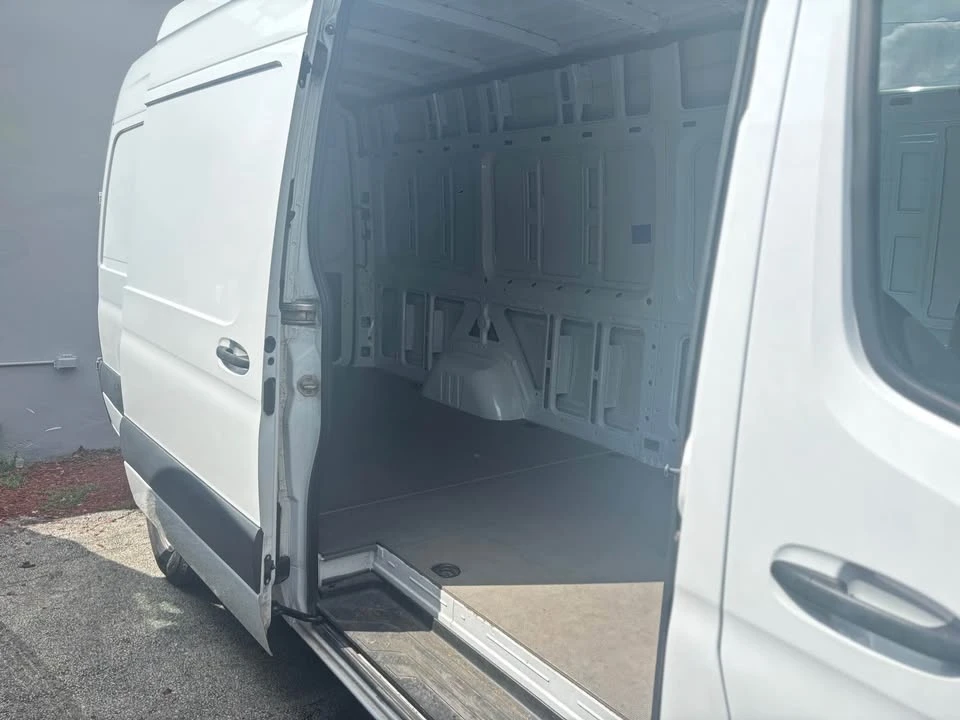 2023 Mercedes-Benz VS30 Sprinter - Image 7 of 9