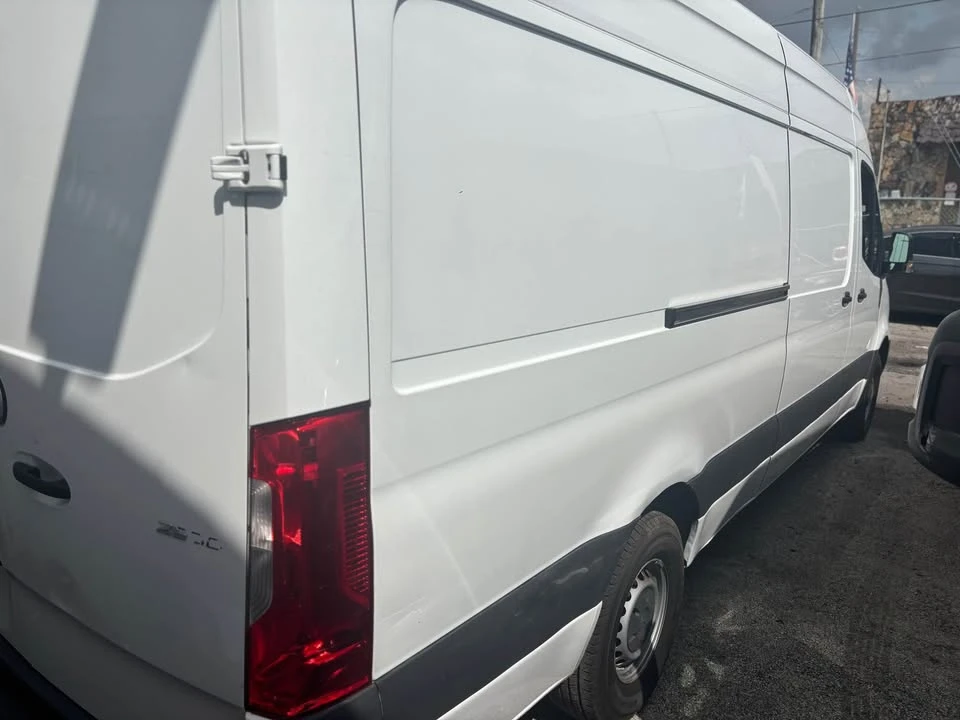 2023 Mercedes-Benz VS30 Sprinter - Image 6 of 9