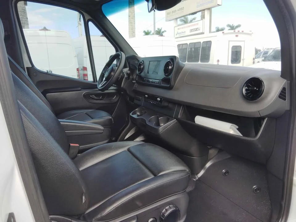 2023 Mercedes-Benz VS30 Sprinter - Image 4 of 15