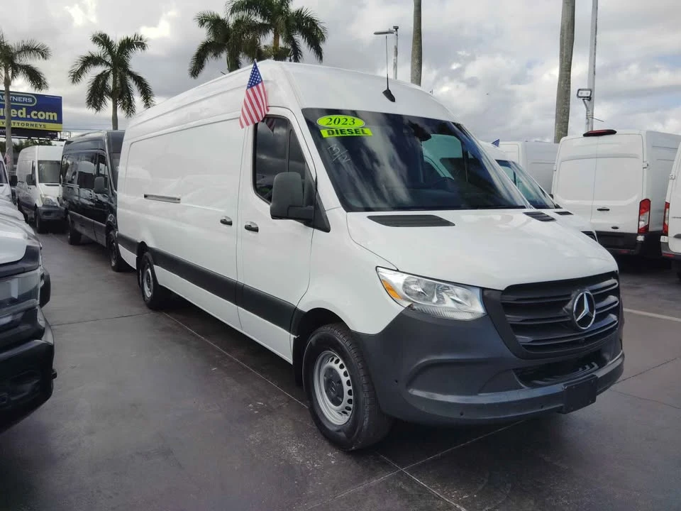 2023 Mercedes-Benz VS30 Sprinter - Image 2 of 15