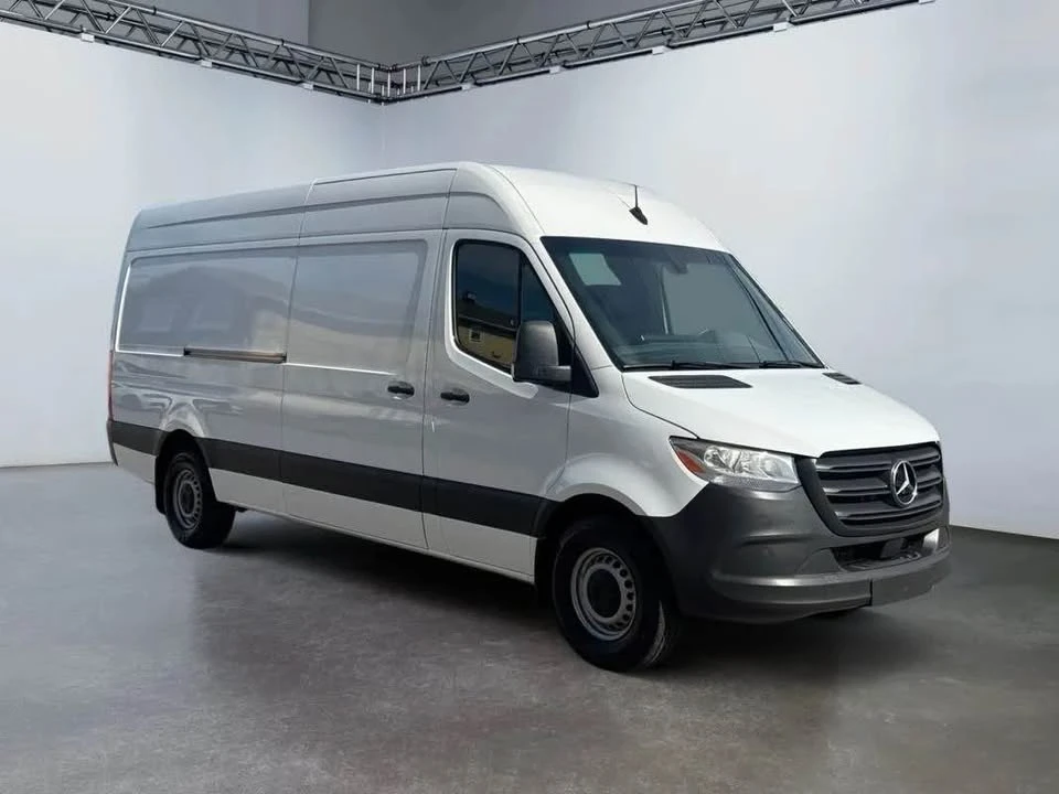 2023 Mercedes-Benz VS30 Sprinter - Image 2 of 20