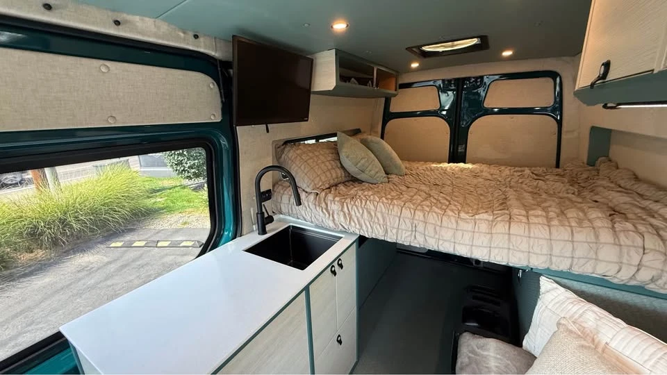 2023 Mercedes-Benz VS30 Sprinter - Image 10 of 16