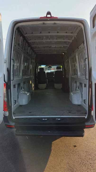 2023 Mercedes-Benz VS30 Sprinter - Image 9 of 10
