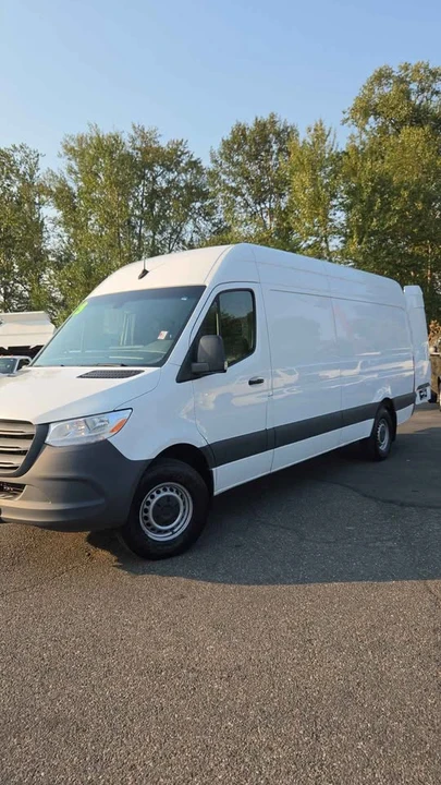 2023 Mercedes-Benz VS30 Sprinter - Image 2 of 10