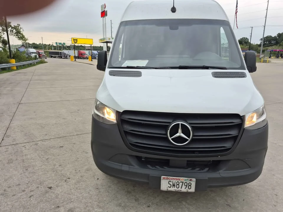 2023 Mercedes-Benz VS30 Sprinter - Image 2 of 13