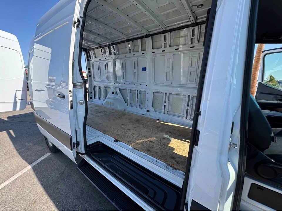 2023 Mercedes-Benz VS30 Sprinter - Image 12 of 17