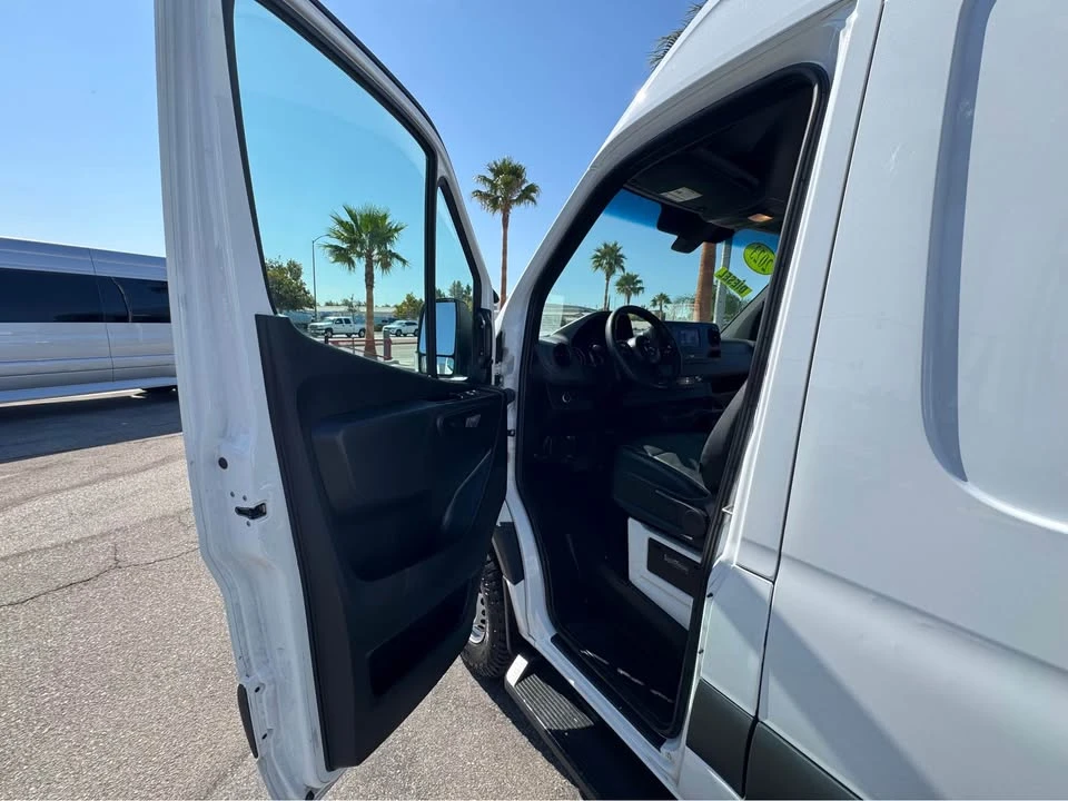 2023 Mercedes-Benz VS30 Sprinter - Image 14 of 17