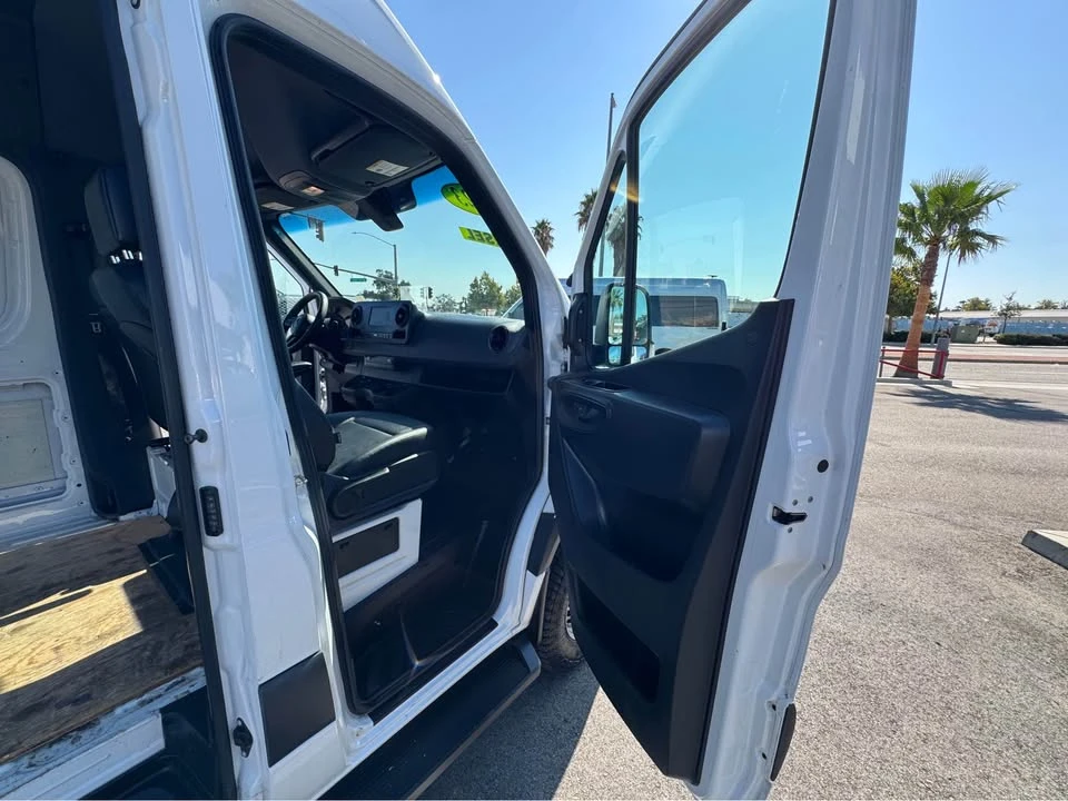 2023 Mercedes-Benz VS30 Sprinter - Image 9 of 17