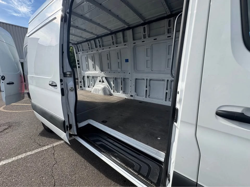 2023 Mercedes-Benz VS30 Sprinter - Image 5 of 13
