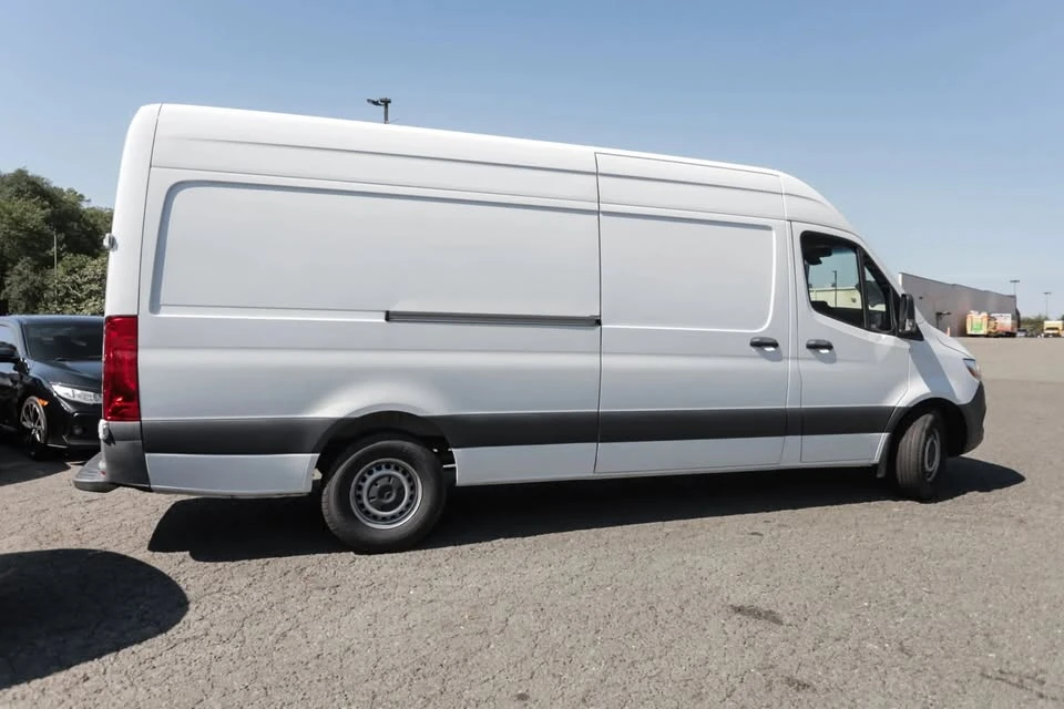 2023 Mercedes-Benz VS30 Sprinter - Image 2 of 19