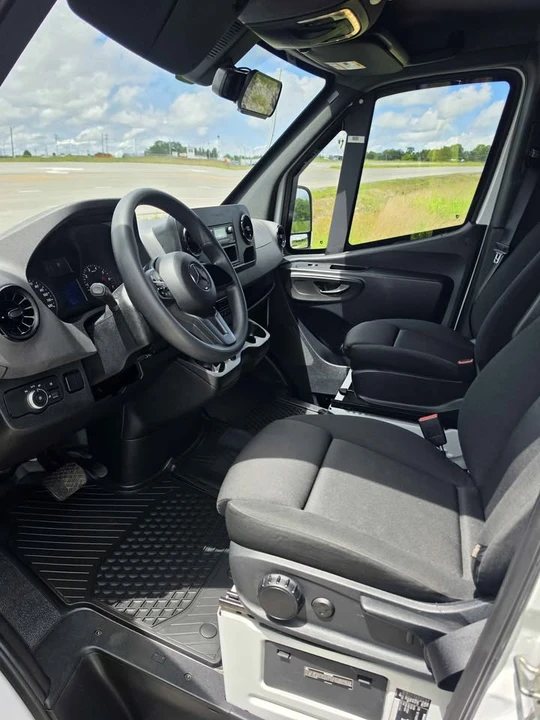 2023 Mercedes-Benz VS30 Sprinter - Image 9 of 15