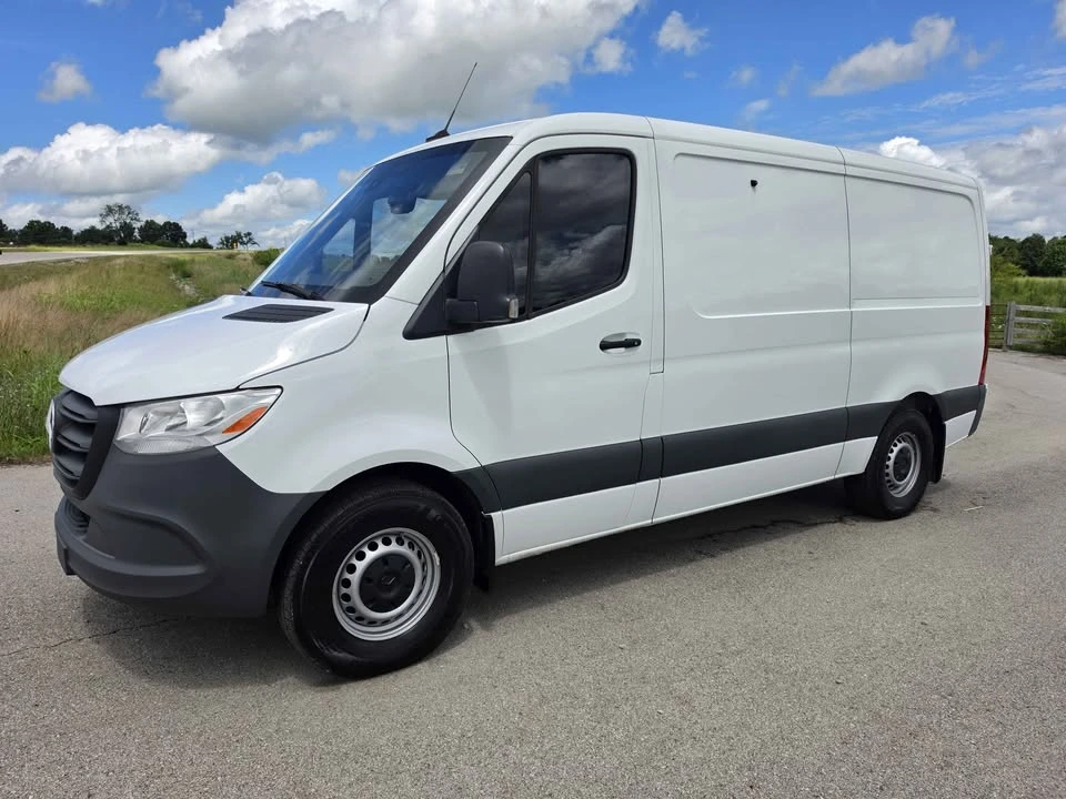 2023 Mercedes-Benz VS30 Sprinter - Image 2 of 15