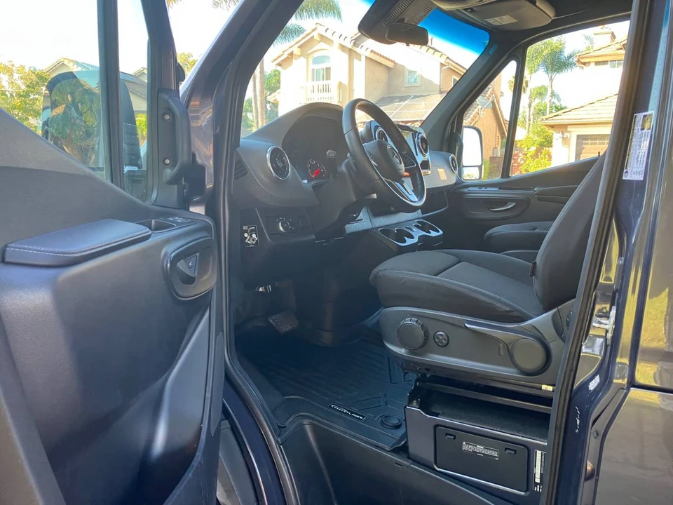2023 Mercedes-Benz VS30 Sprinter - Image 8 of 24