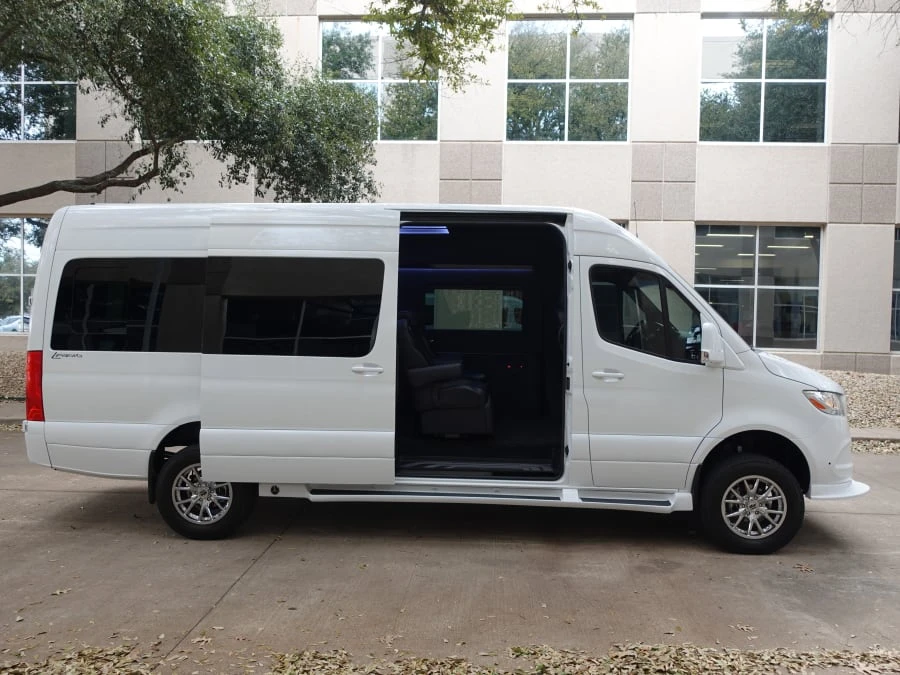 2023 Mercedes-Benz VS30 Sprinter - Image 8 of 31