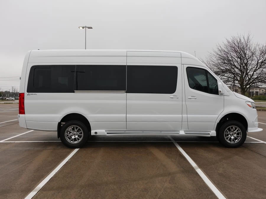 2023 Mercedes-Benz VS30 Sprinter - Image 12 of 31