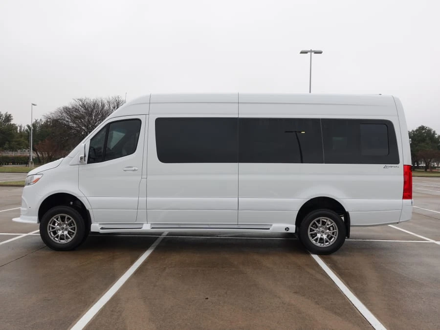 2023 Mercedes-Benz VS30 Sprinter - Image 2 of 31