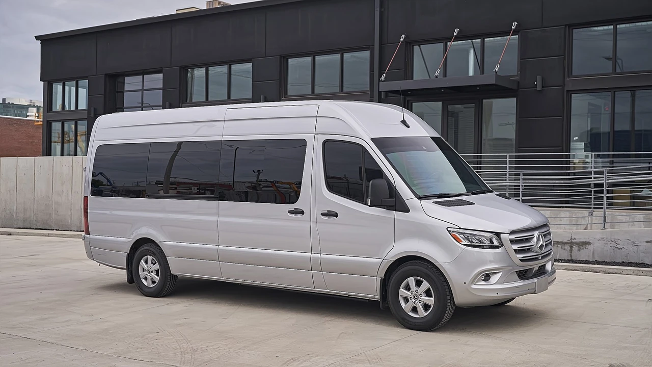 2023 Mercedes-Benz VS30 Sprinter - Image 18 of 31