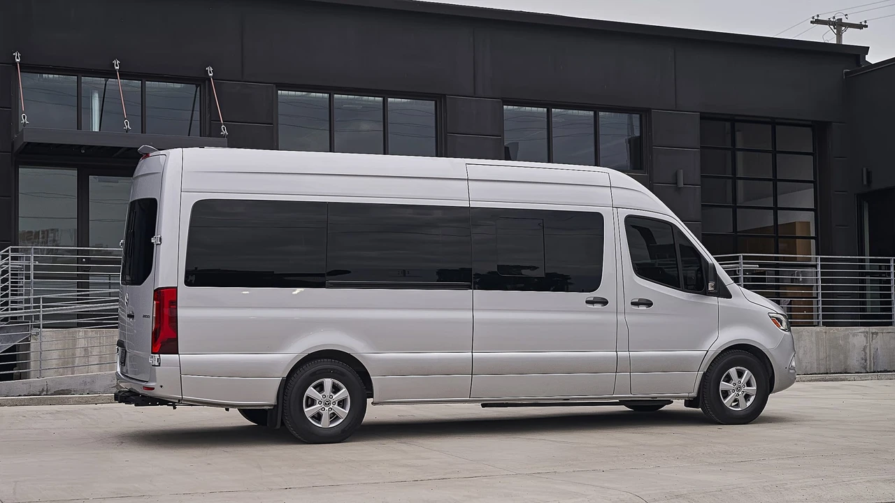 2023 Mercedes-Benz VS30 Sprinter - Image 12 of 31