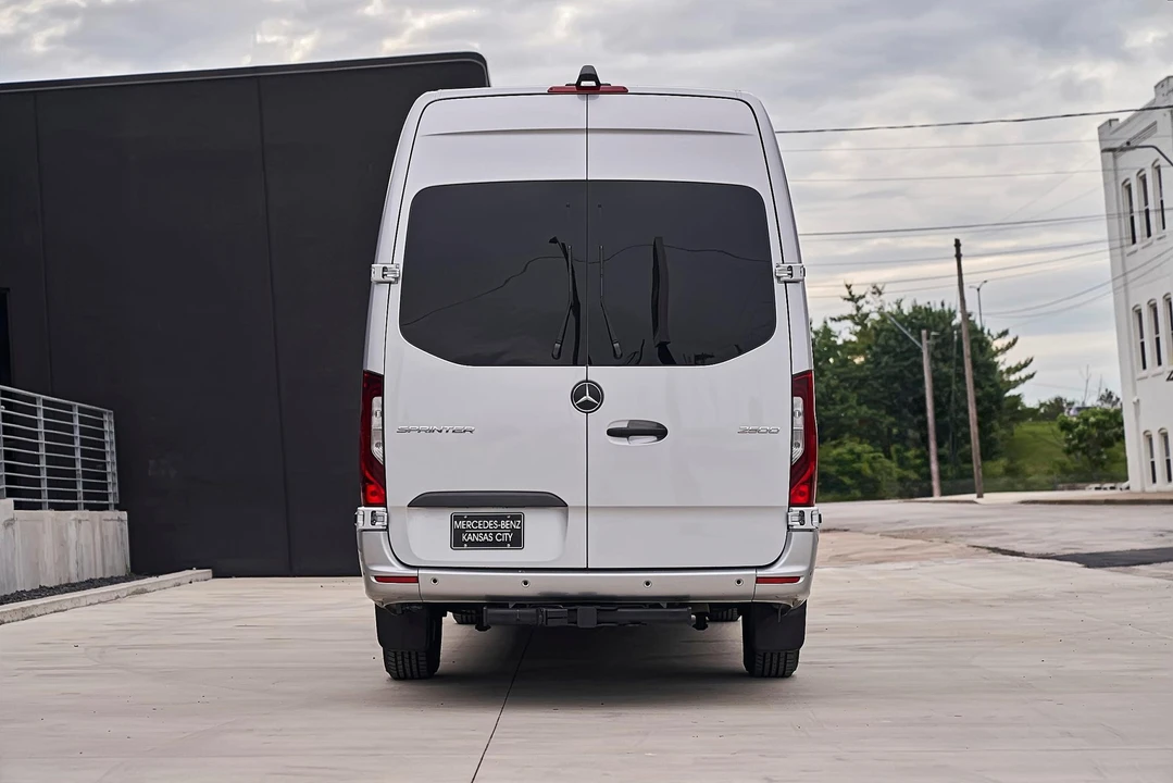 2023 Mercedes-Benz VS30 Sprinter - Image 8 of 31