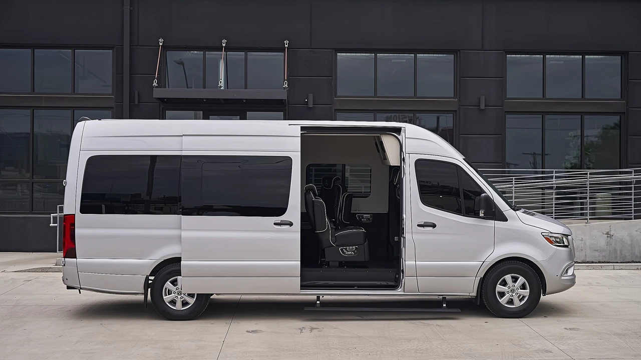2023 Mercedes-Benz VS30 Sprinter - Image 16 of 31