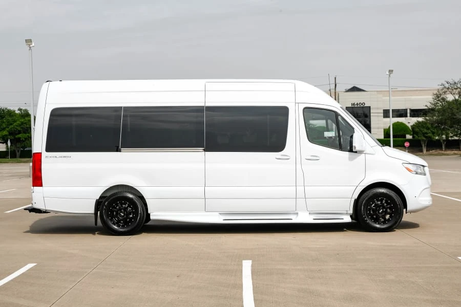 2023 Mercedes-Benz VS30 Sprinter - Image 2 of 11