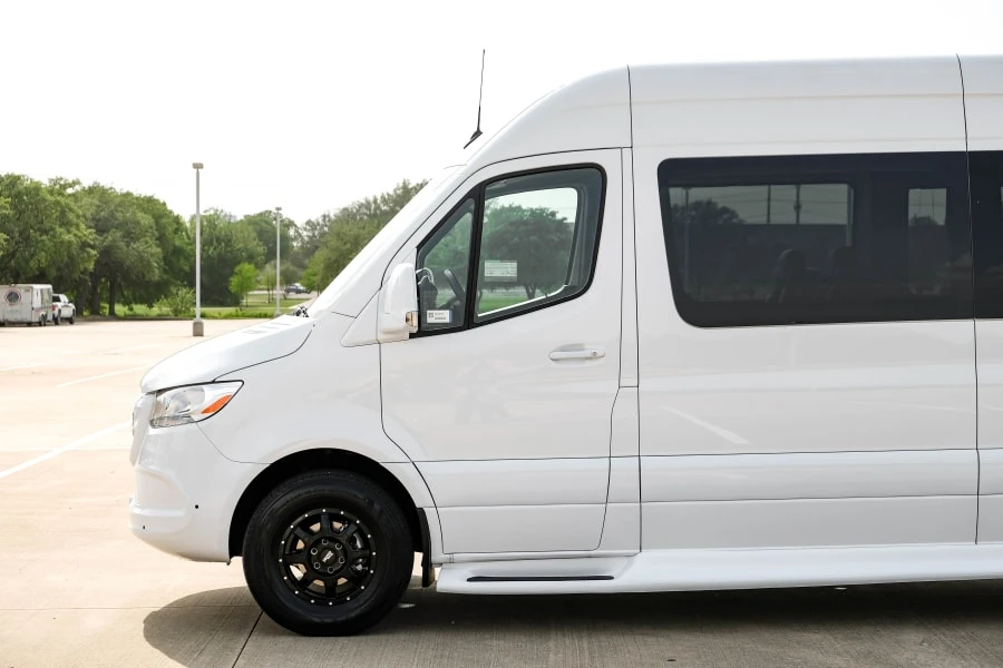 2023 Mercedes-Benz VS30 Sprinter - Image 6 of 11