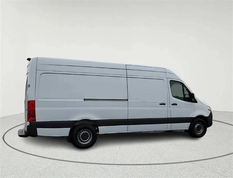 2023 Mercedes-Benz VS30 Sprinter - Image 8 of 12