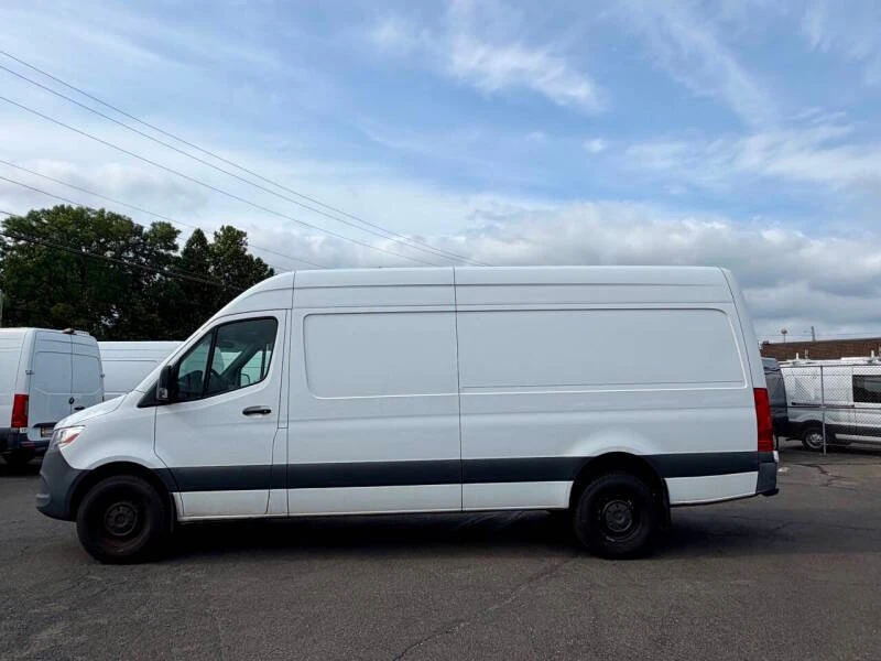 2023 Mercedes-Benz VS30 Sprinter - Image 2 of 12
