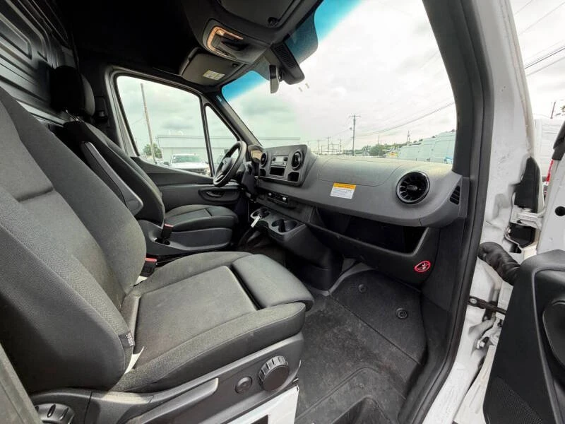 2023 Mercedes-Benz VS30 Sprinter - Image 8 of 12
