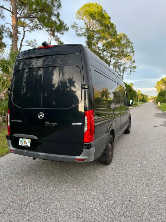 2023 Mercedes-Benz VS30 Sprinter - Image 7 of 17