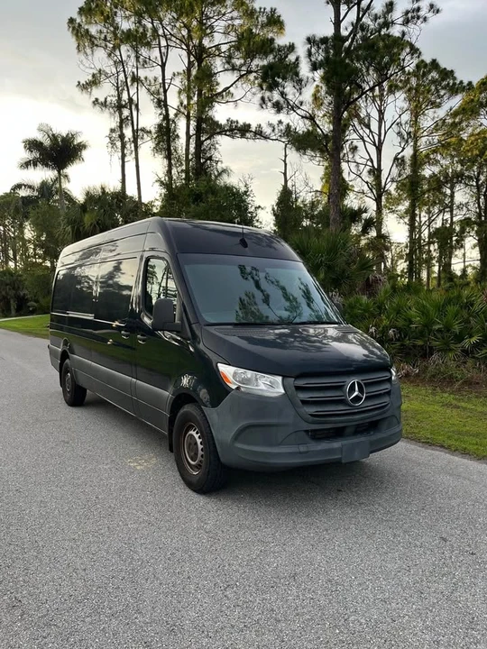 2023 Mercedes-Benz VS30 Sprinter - Image 2 of 17