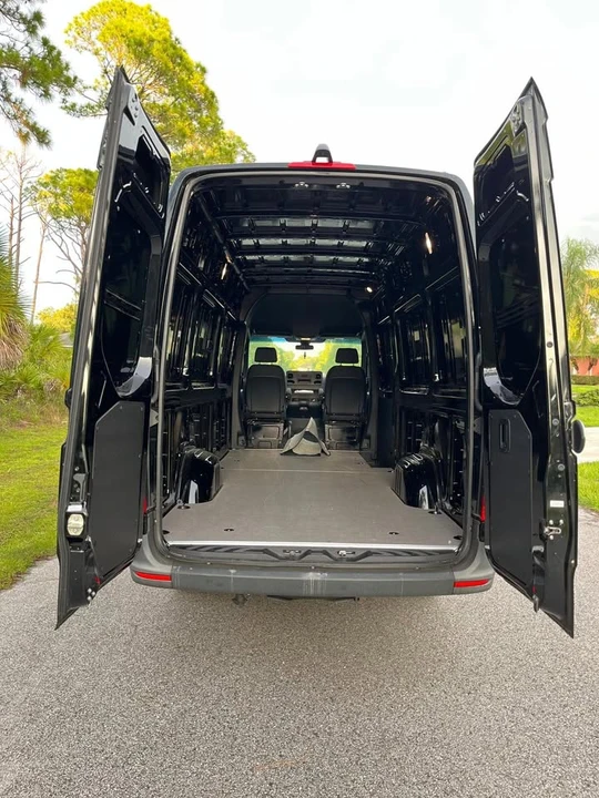 2023 Mercedes-Benz VS30 Sprinter - Image 9 of 17
