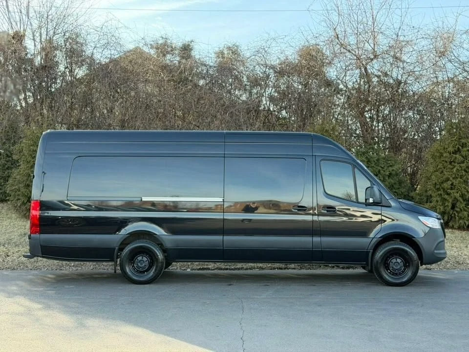 2023 Mercedes-Benz VS30 Sprinter - Image 2 of 3