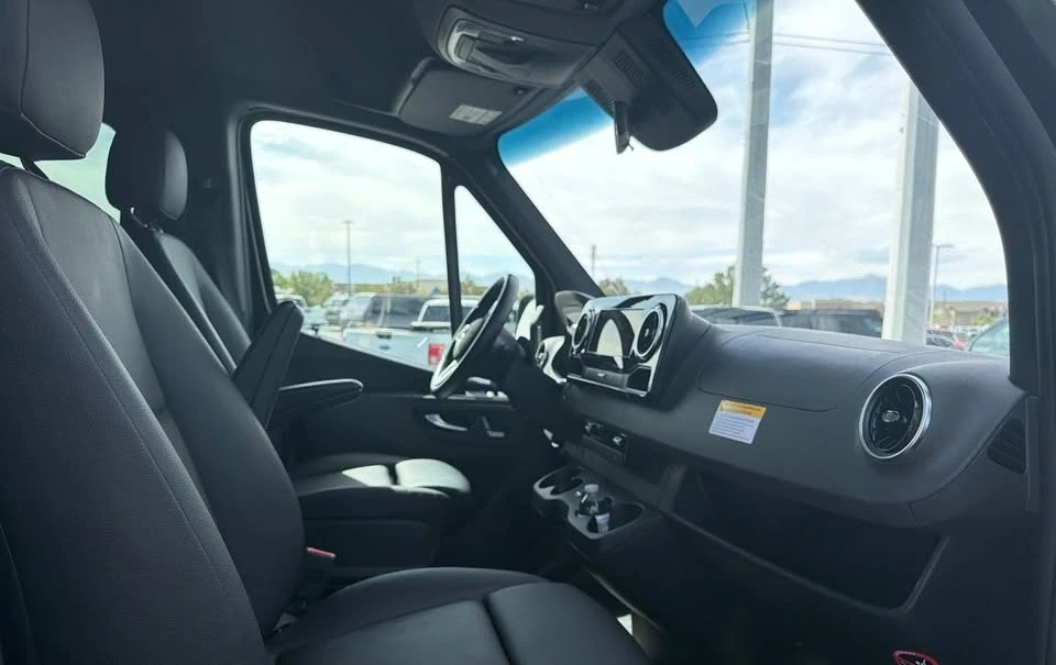 2023 Mercedes-Benz VS30 Sprinter - Image 8 of 10