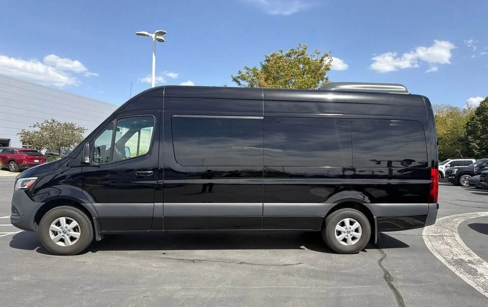 2023 Mercedes-Benz VS30 Sprinter - Image 2 of 10