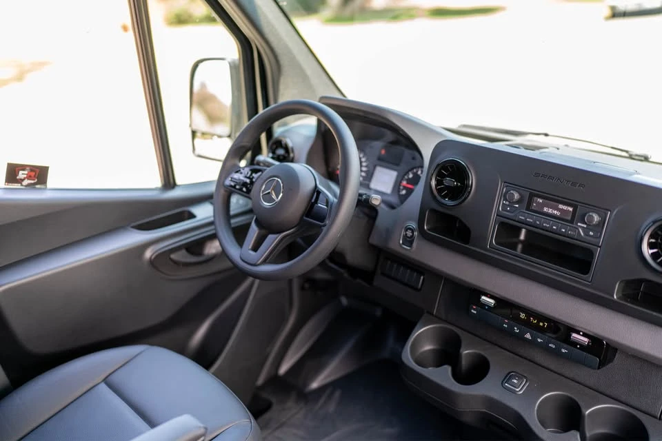2023 Mercedes-Benz VS30 Sprinter - Image 13 of 17