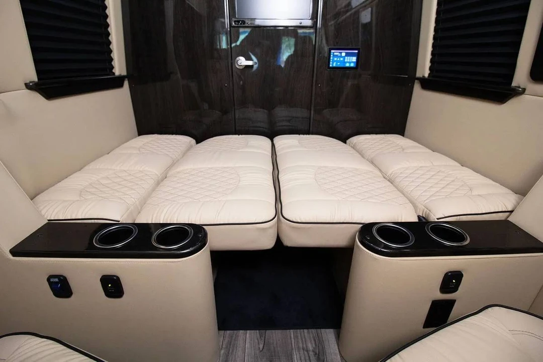 2023 Mercedes-Benz VS30 Sprinter - Image 2 of 3