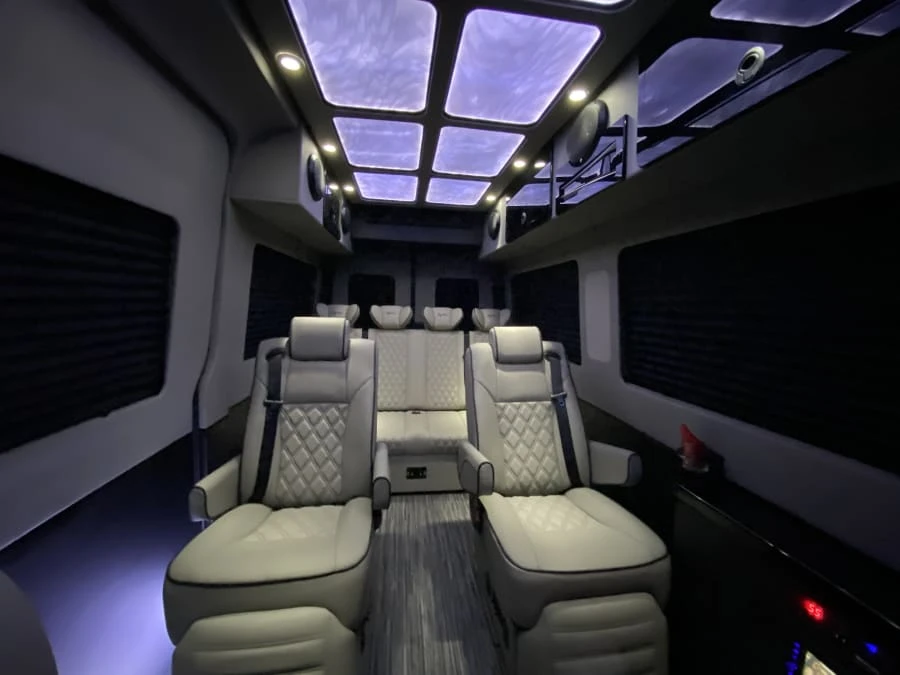 2023 Mercedes-Benz VS30 Sprinter - Image 8 of 19
