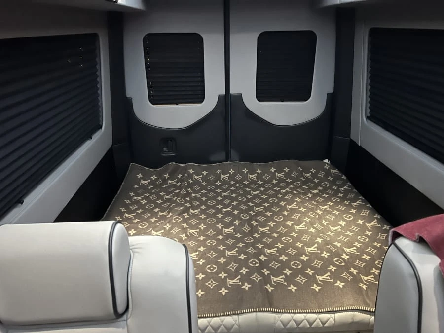 2023 Mercedes-Benz VS30 Sprinter - Image 10 of 19