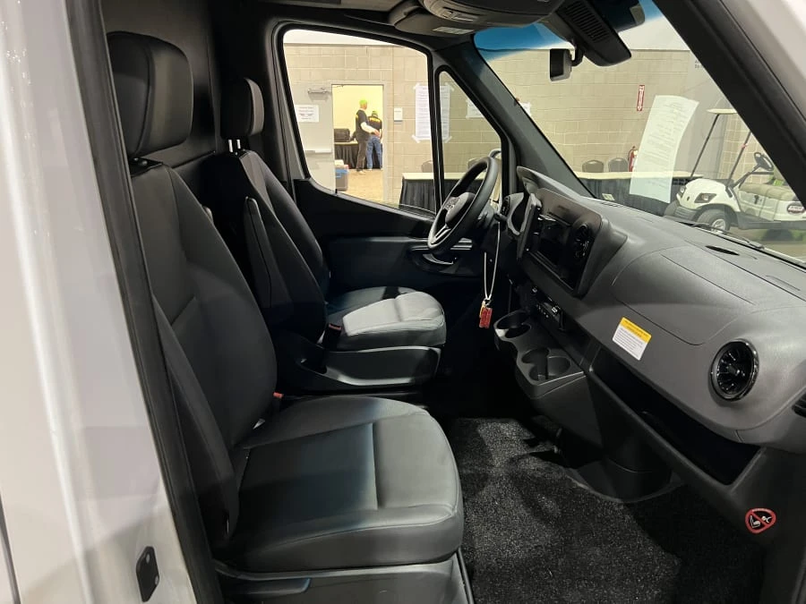 2023 Mercedes-Benz VS30 Sprinter - Image 6 of 17