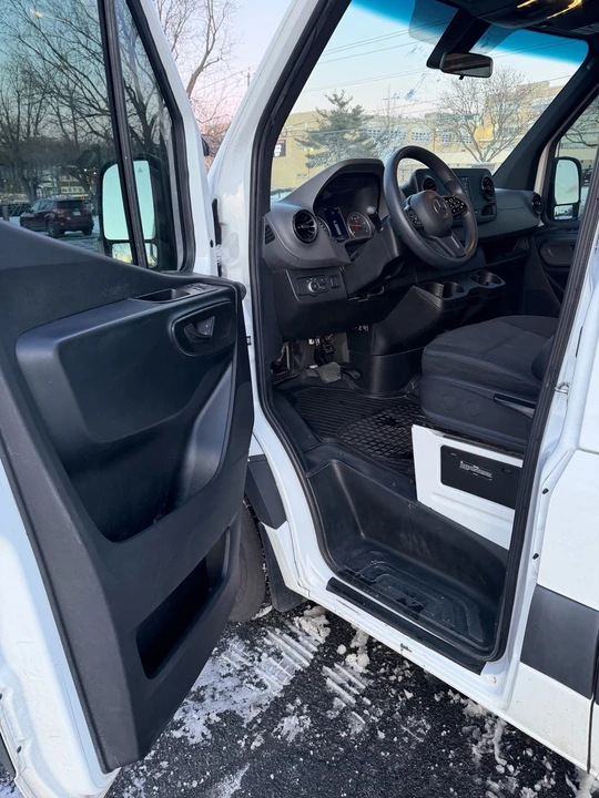 2023 Mercedes-Benz VS30 Sprinter - Image 8 of 19